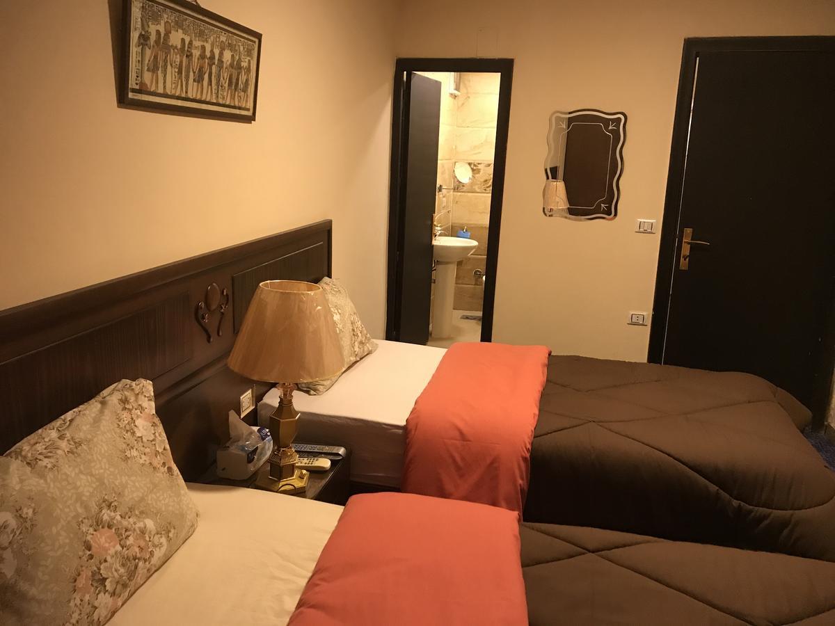 3 Pyramids View Inn Giza Bagian luar foto