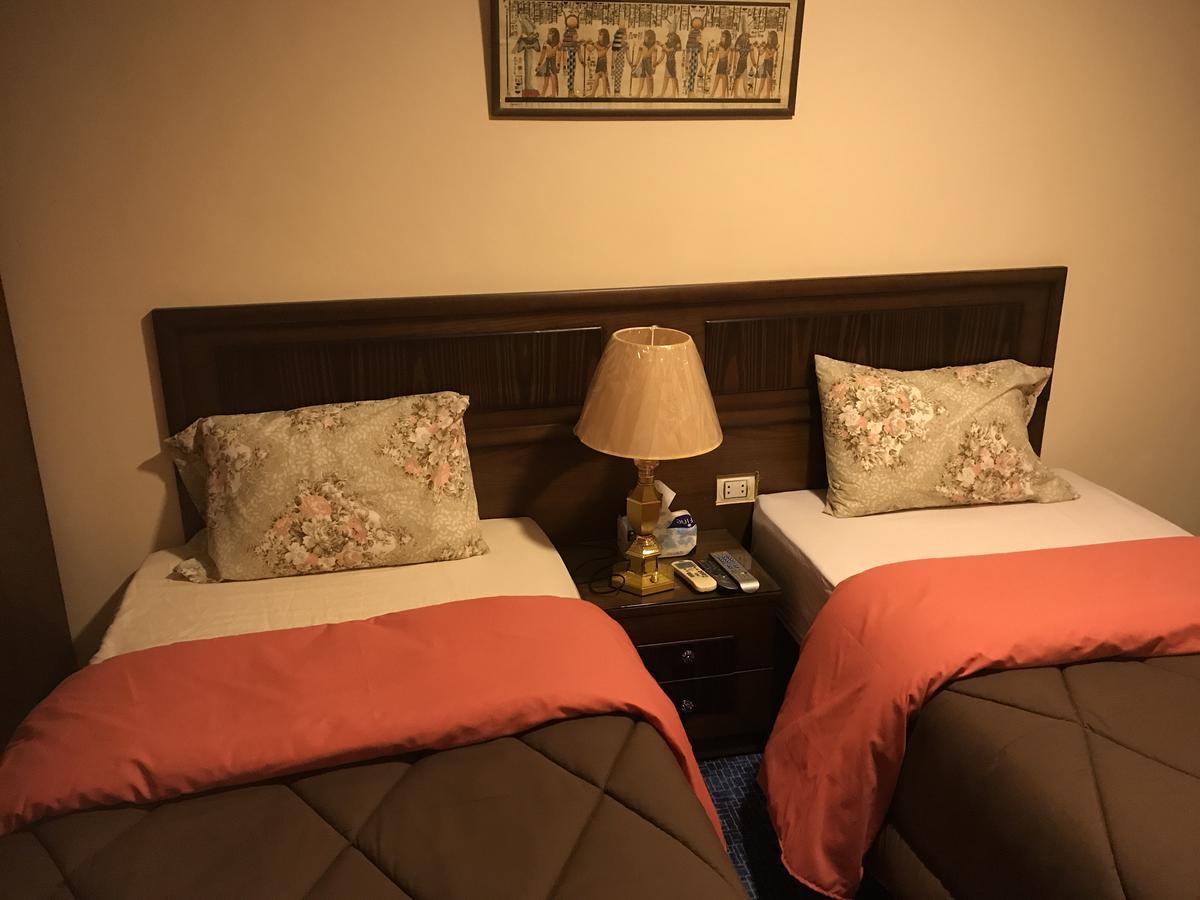 3 Pyramids View Inn Giza Bagian luar foto